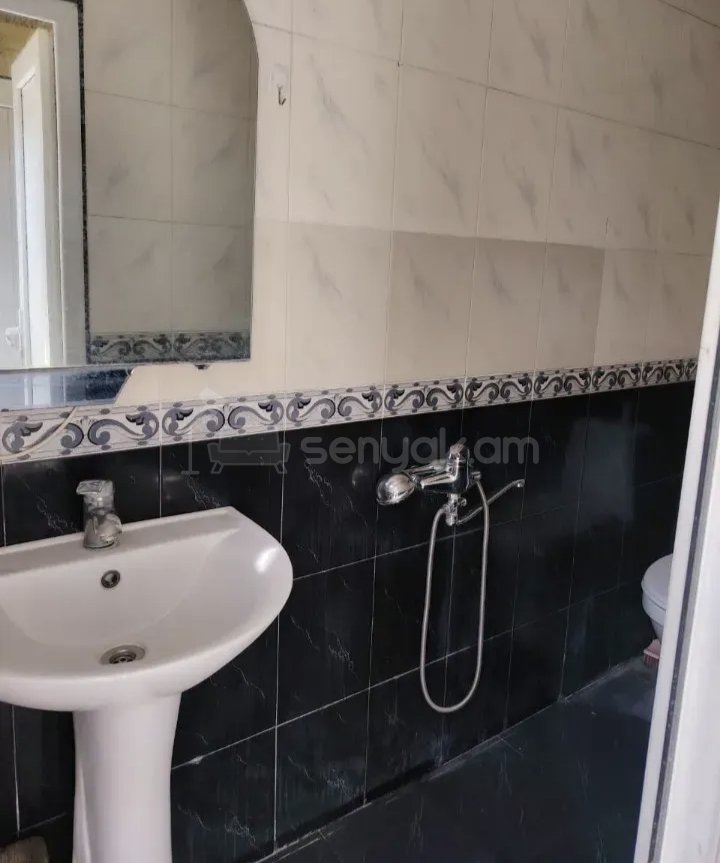2 Սենյականոց Բնակարան Քարե Շենքում, 50քմ, 1/1 հարկ, Նորմալ Վիճակում, Կահավորված