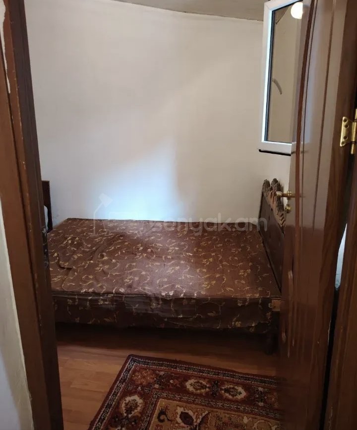 2 Սենյականոց Բնակարան Քարե Շենքում, 50քմ, 1/1 հարկ, Նորմալ Վիճակում, Կահավորված