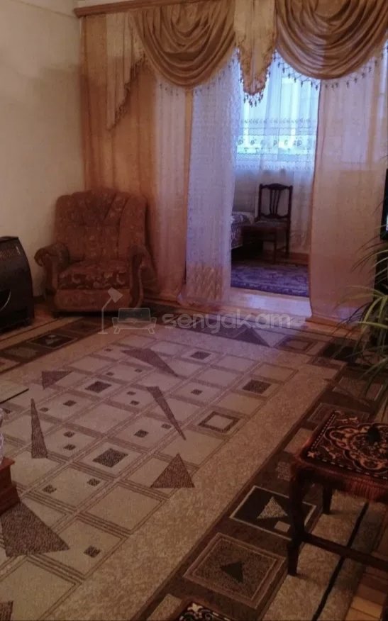 1 Սենյականոց Բնակարան Քարե Շենքում, 36քմ, 2/4 հարկ, Նորմալ Վիճակում, Կահավորված
