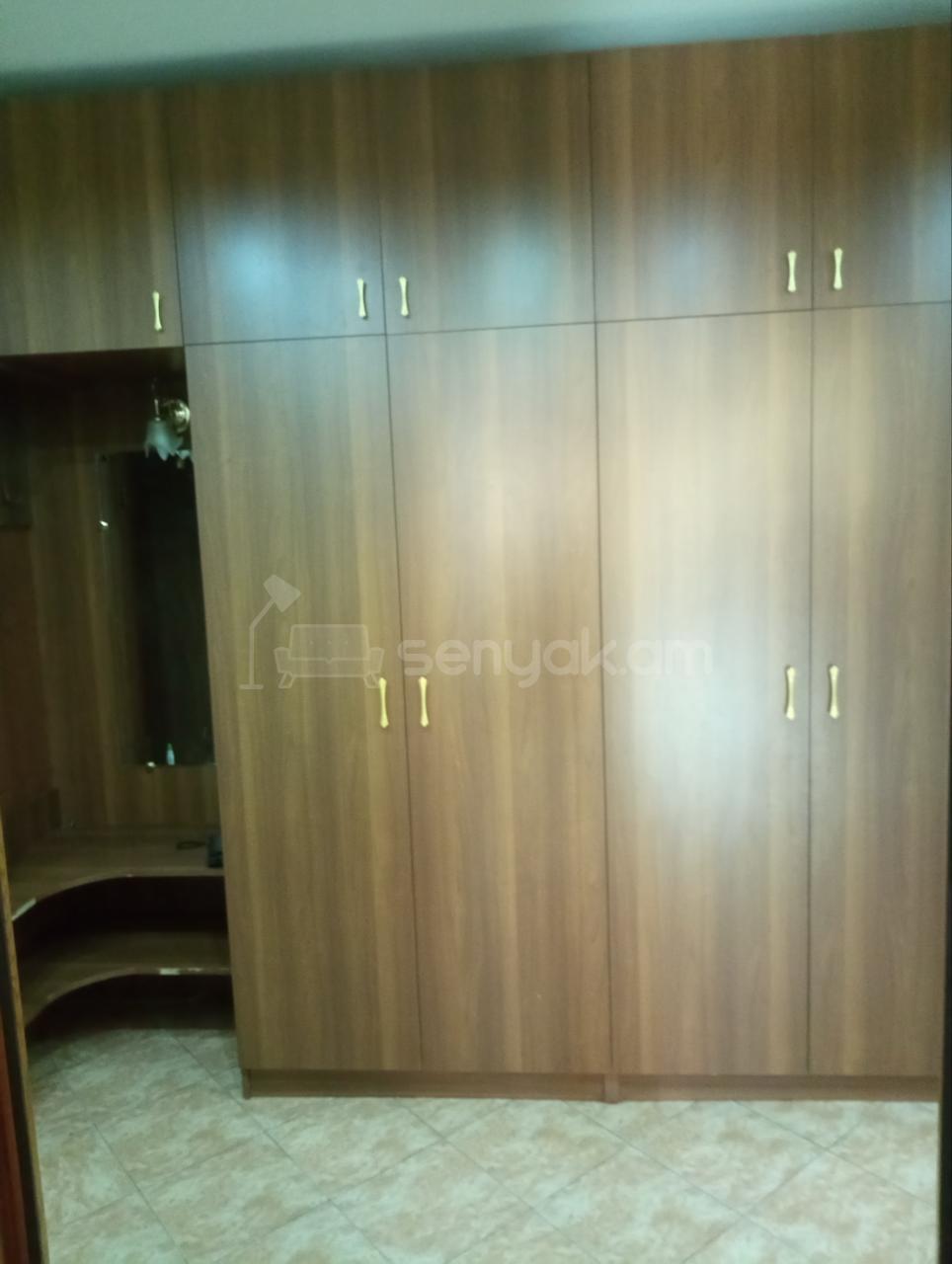 3 Սենյականոց Բնակարան Քարե Շենքում, 85քմ, 1/5 հարկ, Կապիտալ Վերանորոգված
