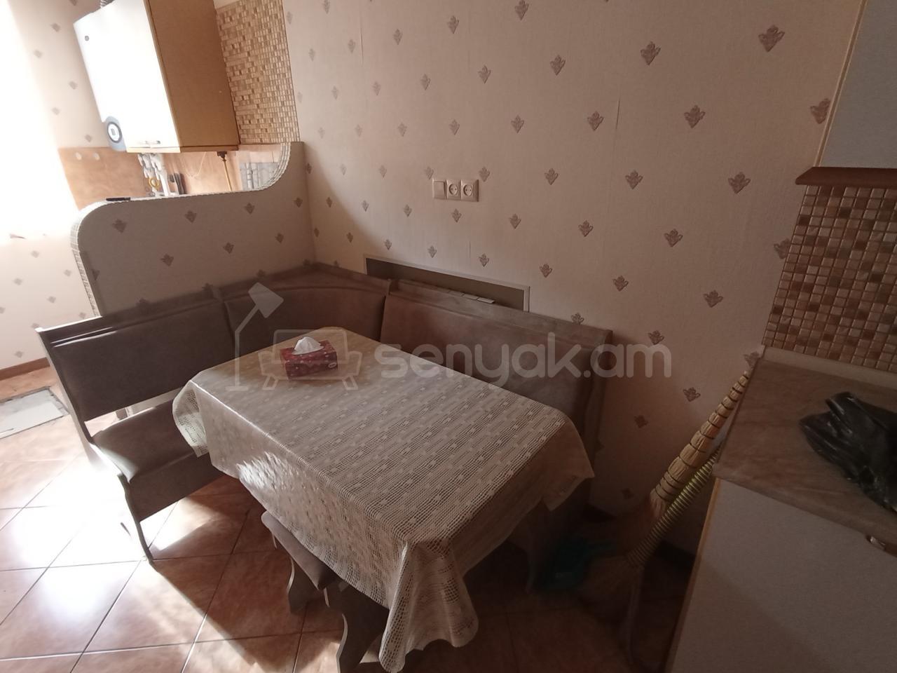 3 Սենյականոց Բնակարան Քարե Շենքում, 85քմ, 1/5 հարկ, Կապիտալ Վերանորոգված