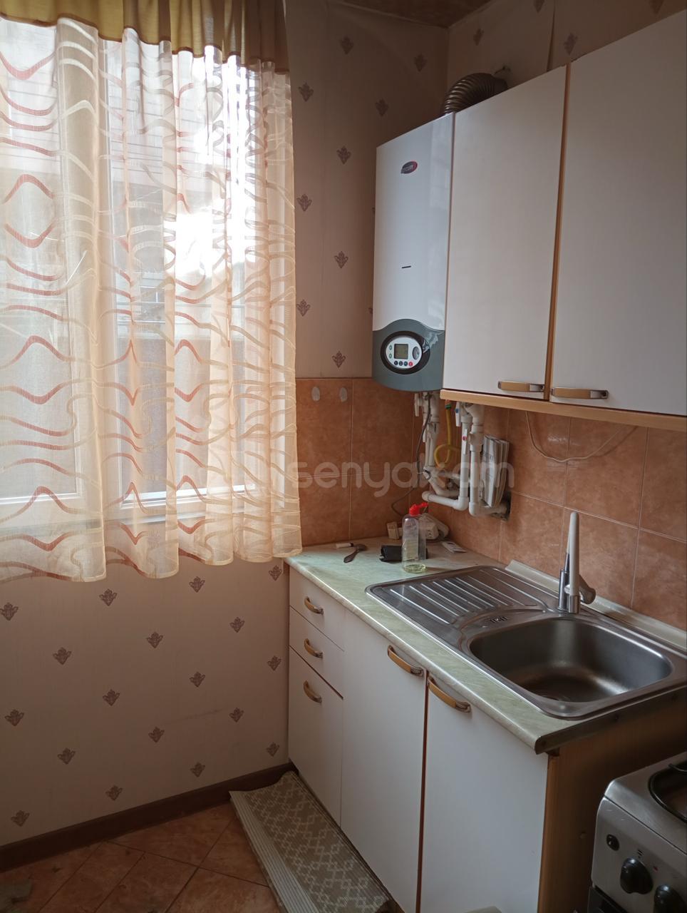 3 Սենյականոց Բնակարան Քարե Շենքում, 85քմ, 1/5 հարկ, Կապիտալ Վերանորոգված