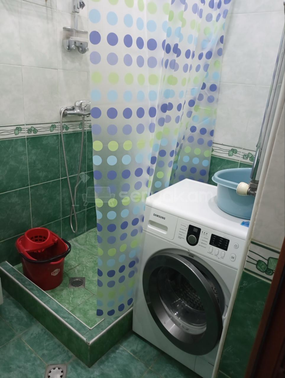 3 Սենյականոց Բնակարան Քարե Շենքում, 85քմ, 1/5 հարկ, Կապիտալ Վերանորոգված