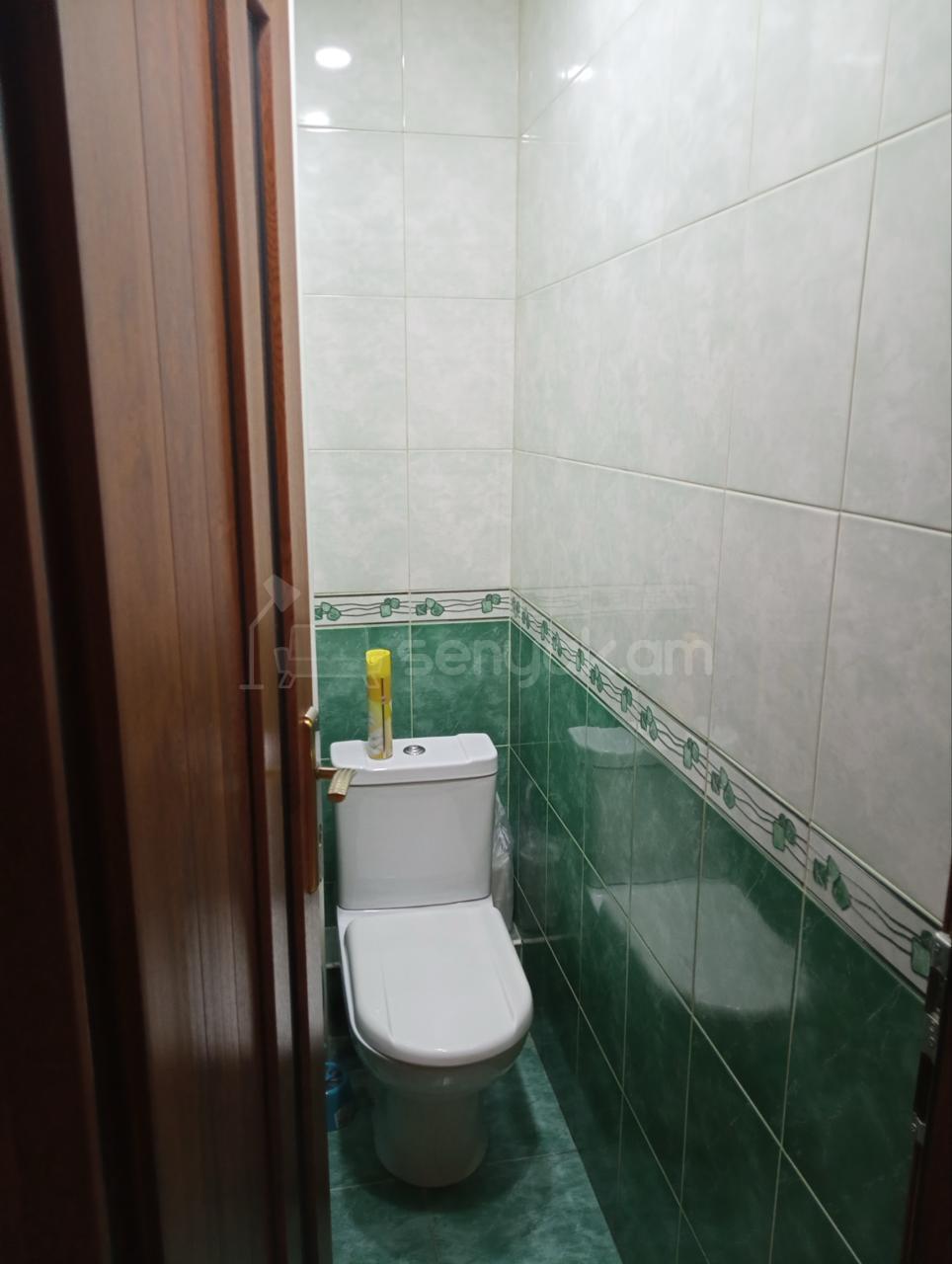 3 Սենյականոց Բնակարան Քարե Շենքում, 85քմ, 1/5 հարկ, Կապիտալ Վերանորոգված