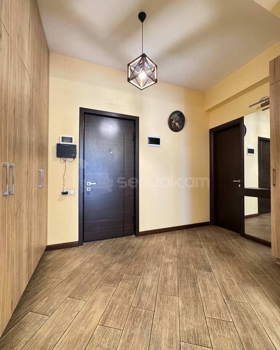 4 Սենյականոց Բնակարան Նորակառույցում, 115քմ, 13/18 հարկ, Կապիտալ Վերանորոգված