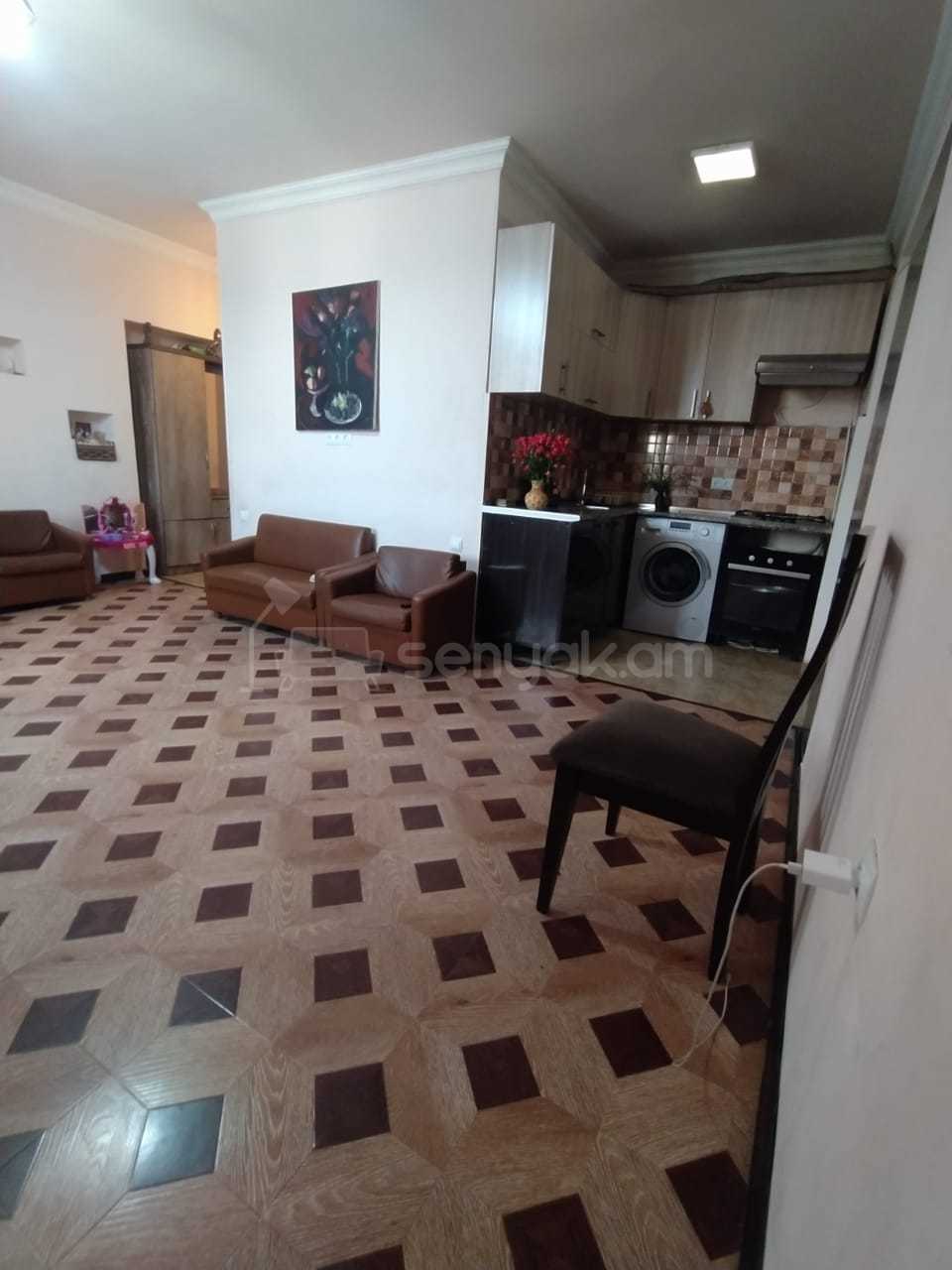 2 Սենյականոց Բնակարան Քարե Շենքում, 58քմ, 4/4 հարկ, Նորմալ Վիճակում