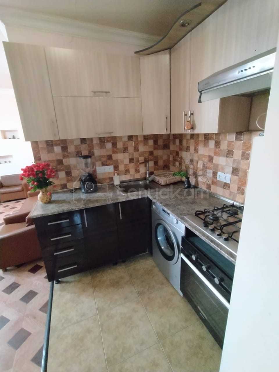 2 Սենյականոց Բնակարան Քարե Շենքում, 58քմ, 4/4 հարկ, Նորմալ Վիճակում