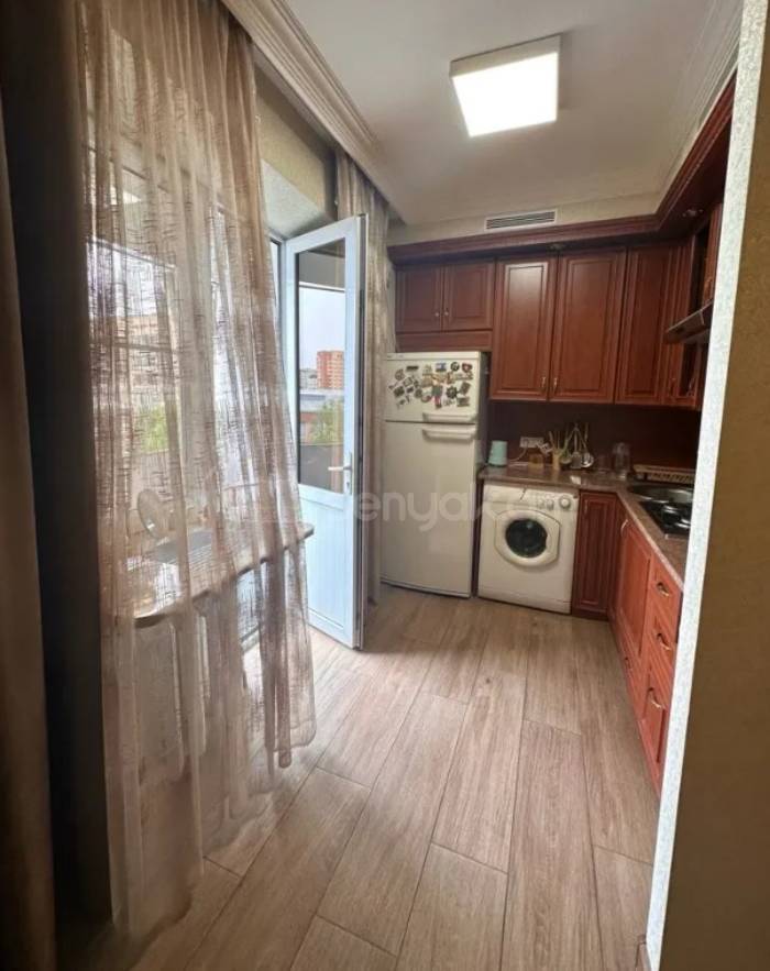 3 Սենյականոց Բնակարան Քարե Շենքում, 65քմ, 4/5 հարկ, Կապիտալ Վերանորոգված, Կահավորված, Արևկող