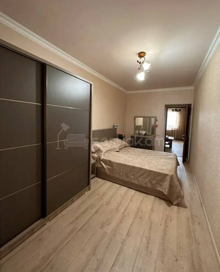 3 Սենյականոց Բնակարան Քարե Շենքում, 65քմ, 4/5 հարկ, Կապիտալ Վերանորոգված, Կահավորված, Արևկող