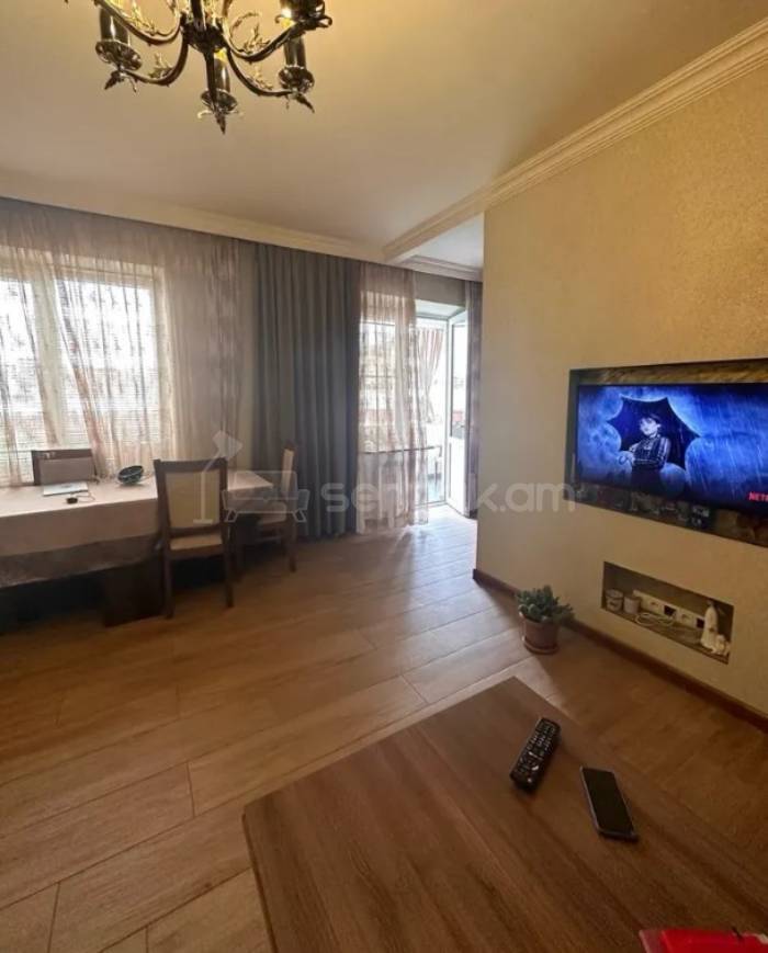 3 Սենյականոց Բնակարան Քարե Շենքում, 65քմ, 4/5 հարկ, Կապիտալ Վերանորոգված, Կահավորված, Արևկող