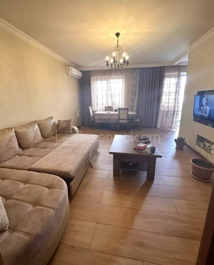 3 Սենյականոց Բնակարան Քարե Շենքում, 65քմ, 4/5 հարկ, Կապիտալ Վերանորոգված, Կահավորված, Արևկող