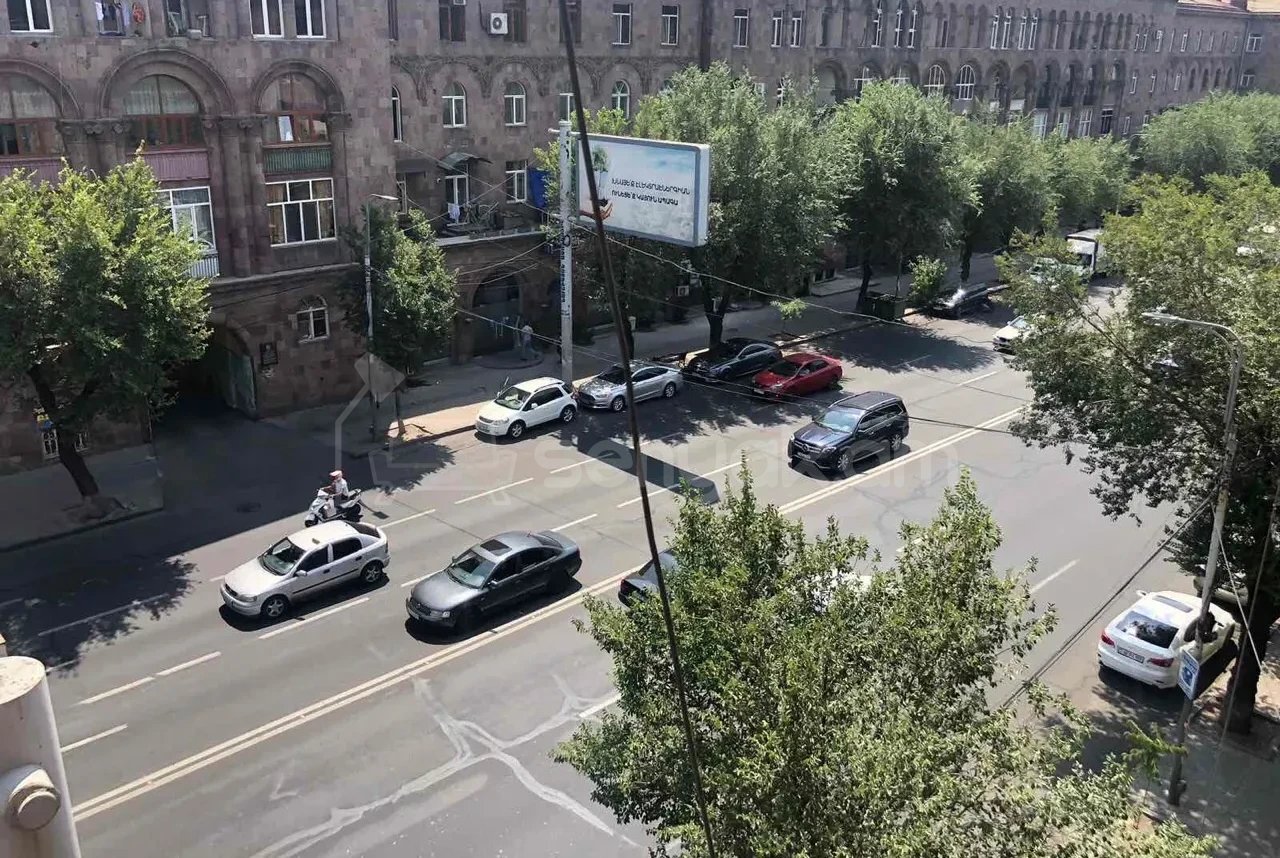 2 Սենյականոց Բնակարան Քարե Շենքում, 68քմ, 3/4 հարկ, Դիզայներական Վերանորոգված, Կահավորված