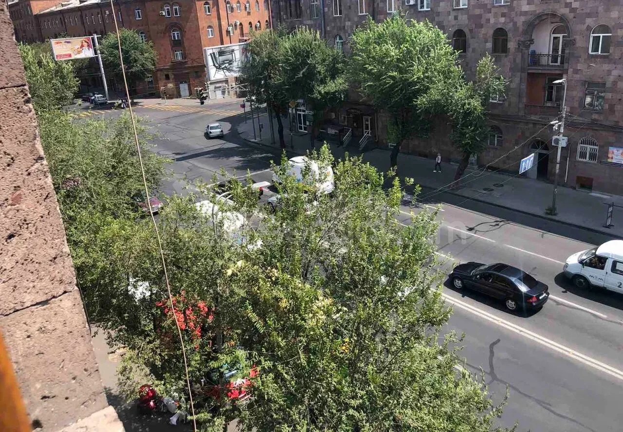 2 Սենյականոց Բնակարան Քարե Շենքում, 68քմ, 3/4 հարկ, Դիզայներական Վերանորոգված, Կահավորված