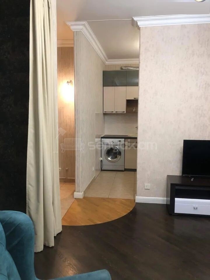 1 Սենյականոց Բնակարան Քարե Շենքում, 45քմ, 3/6 հարկ, Դիզայներական Վերանորոգված