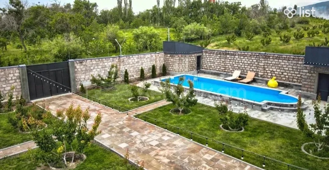2 Սենյականոց Ամառանոց, 100քմ, Լողավազանով
