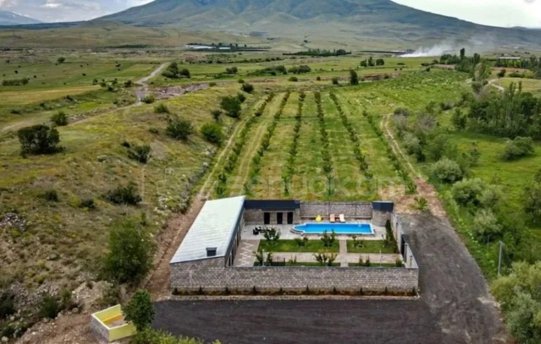 2 Սենյականոց Ամառանոց, 100քմ, Լողավազանով