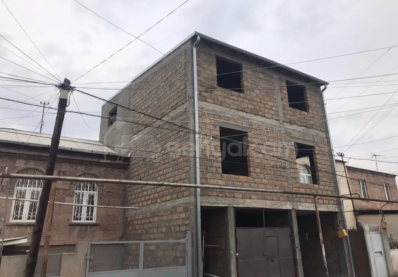 6 Սենյականոց Սեփական Տուն, 300քմ, Ավտոտնակով