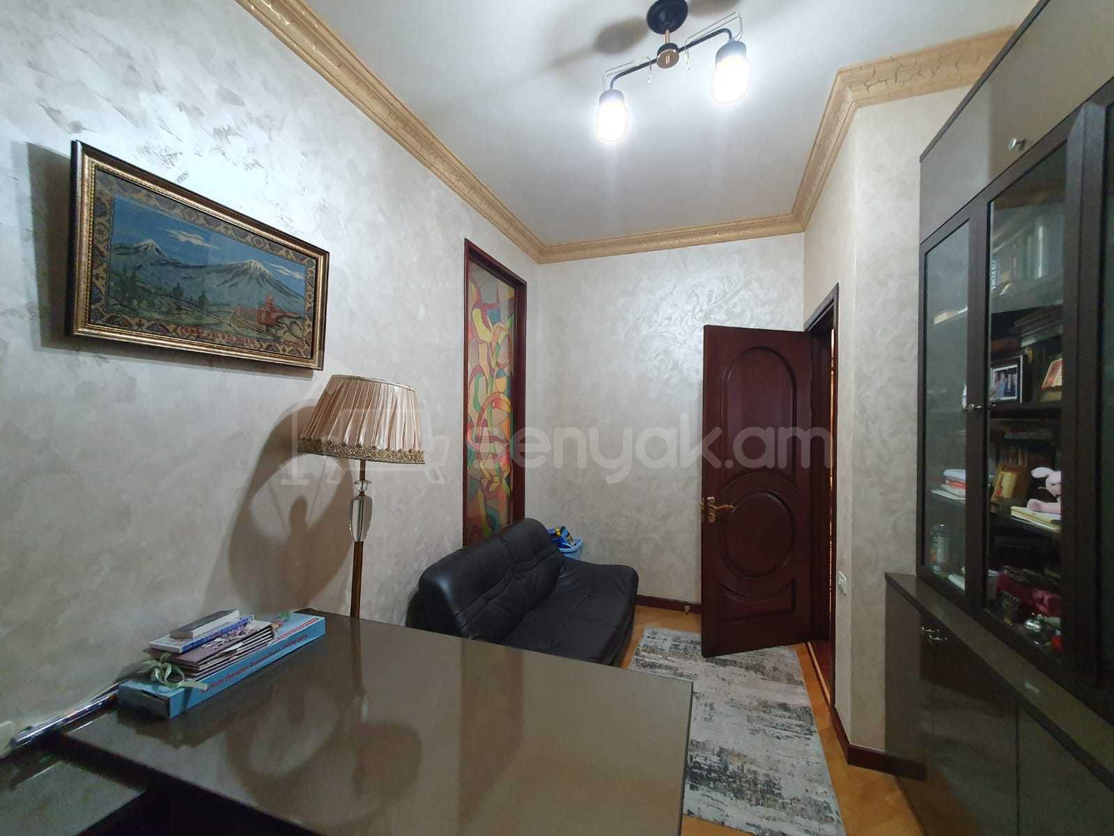7 Սենյականոց Բնակարան Նորակառույցում, 260քմ, 4/9 հարկ, Դիզայներական Վերանորոգված, Կահավորված, Արևկող