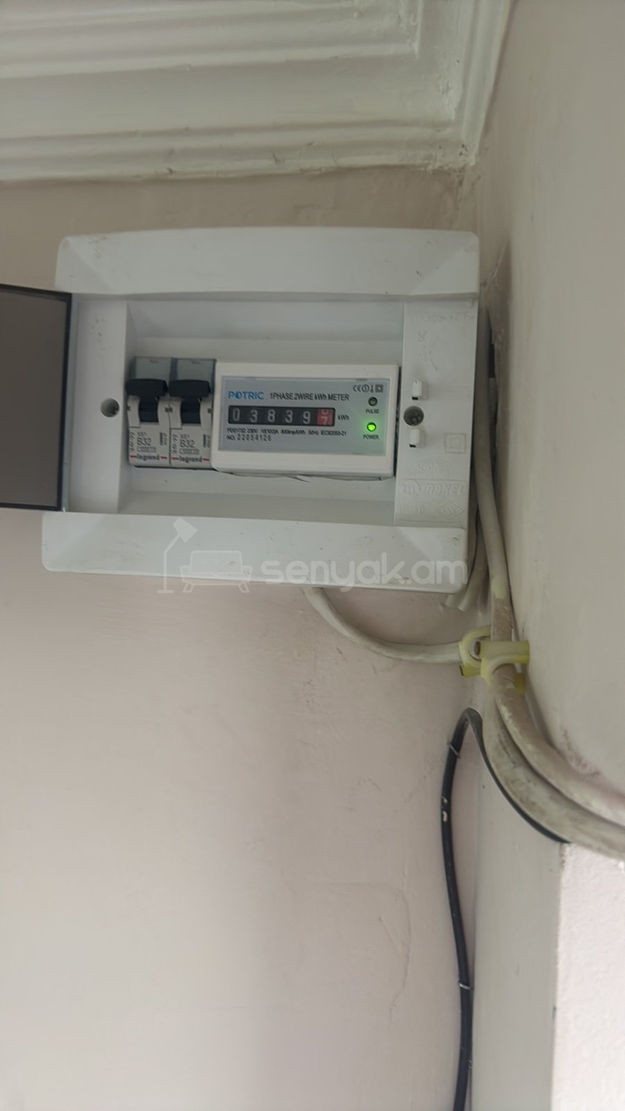 1 Սենյականոց Բնակարան Քարե Շենքում, 22քմ, 1/2 հարկ, Նորմալ Վիճակում, Կահավորված, Արևկող