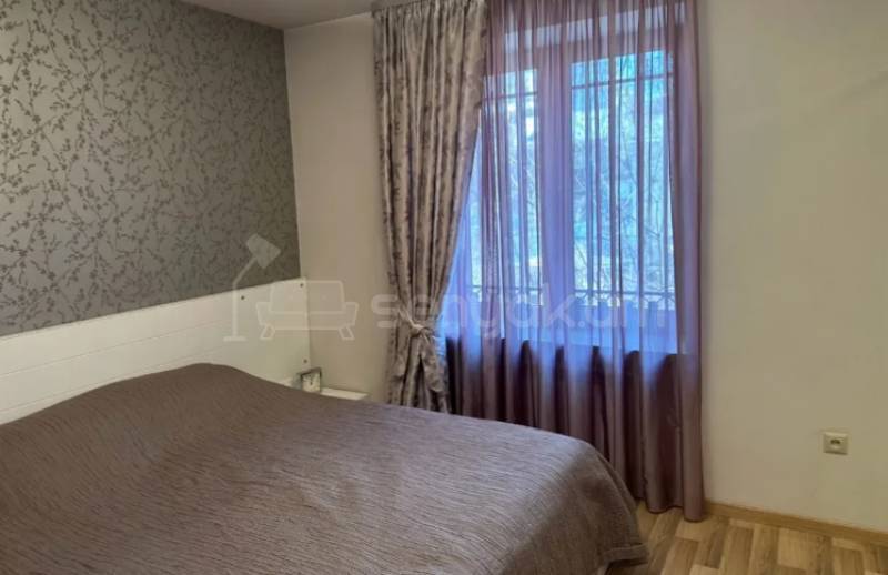 4 Սենյականոց Բնակարան Քարե Շենքում, 100քմ, 2/5 հարկ, Կապիտալ Վերանորոգված, Կահավորված, Արևկող