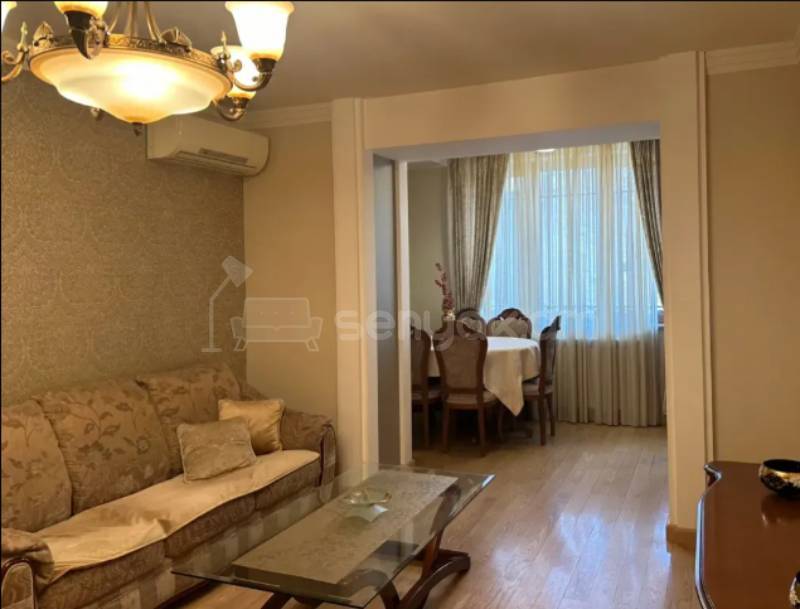 4 Սենյականոց Բնակարան Քարե Շենքում, 100քմ, 2/5 հարկ, Կապիտալ Վերանորոգված, Կահավորված, Արևկող