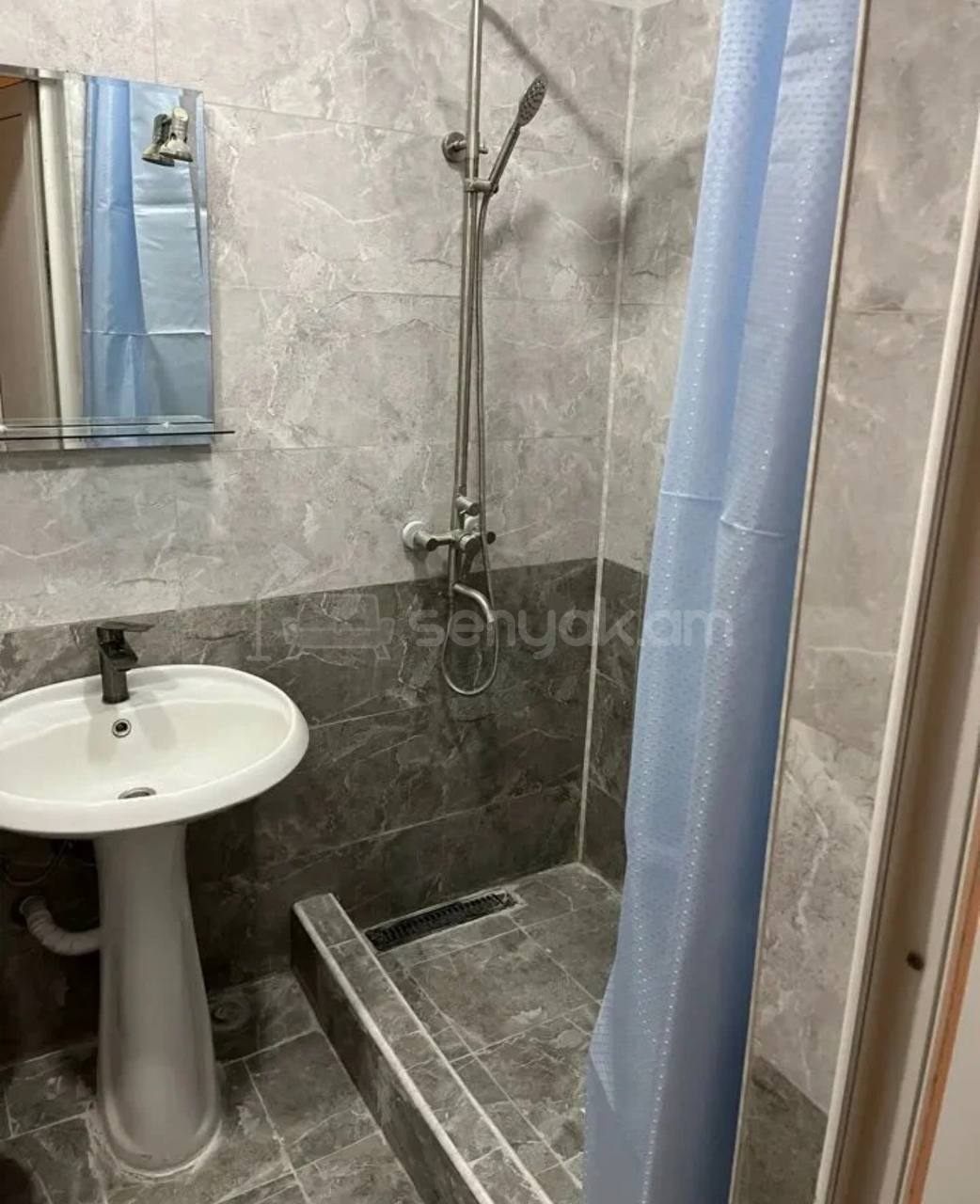 2 Սենյականոց Բնակարան Քարե Շենքում, 75քմ, 4/5 հարկ, Նորմալ Վիճակում, Կահավորված, Արևկող