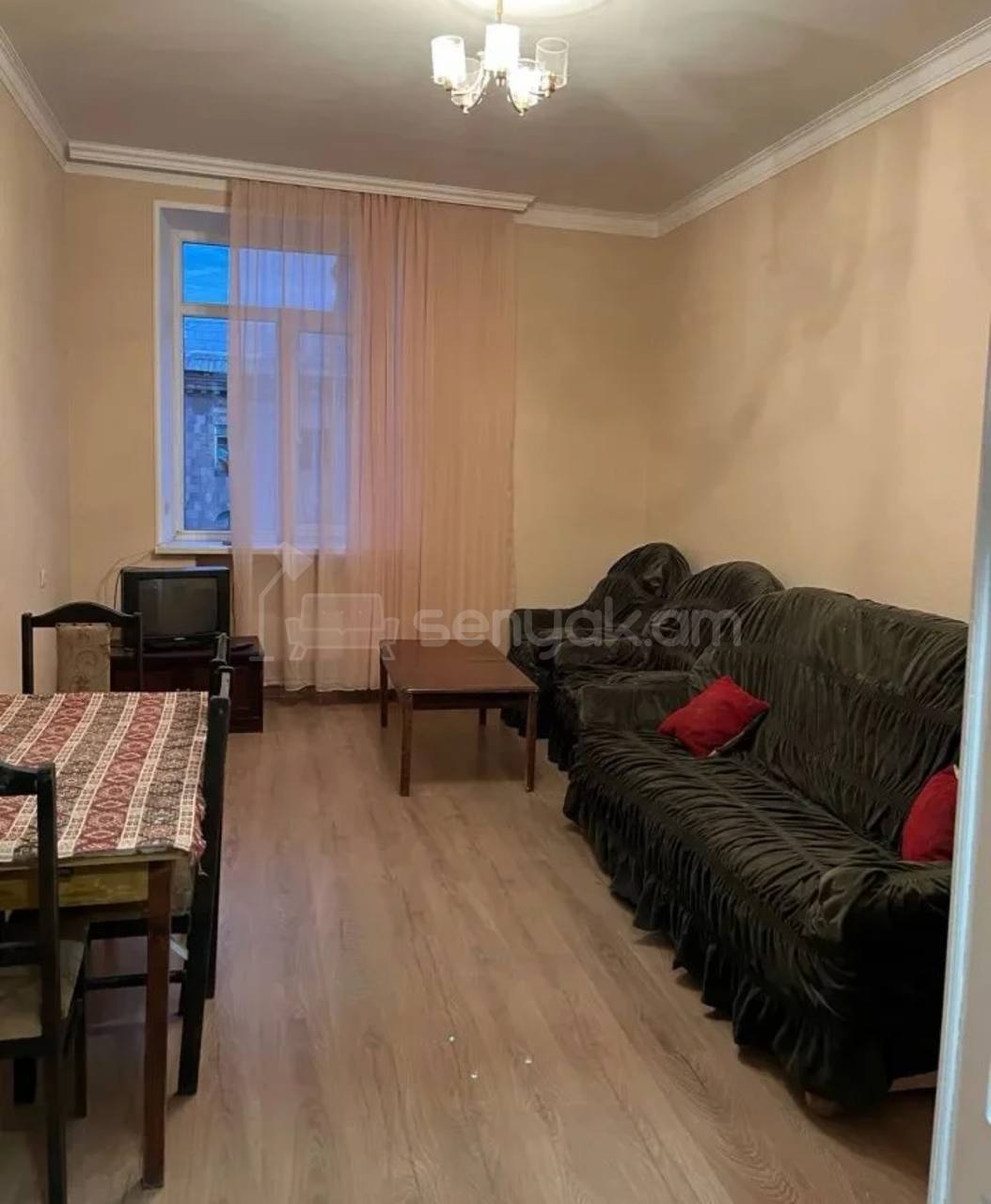 2 Սենյականոց Բնակարան Քարե Շենքում, 75քմ, 4/5 հարկ, Նորմալ Վիճակում, Կահավորված, Արևկող