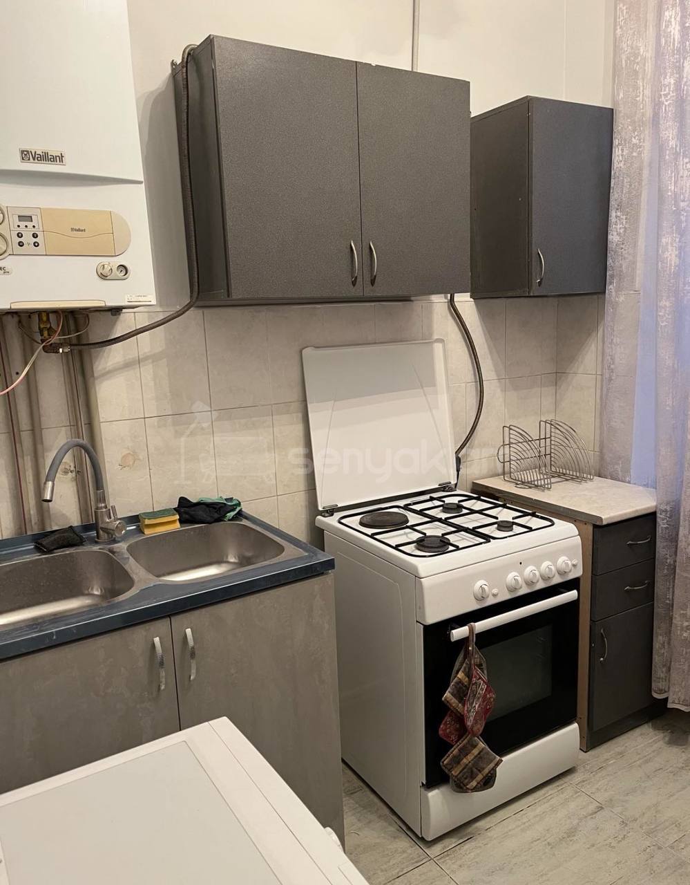 2 Սենյականոց Բնակարան Քարե Շենքում, 75քմ, 4/5 հարկ, Նորմալ Վիճակում, Կահավորված, Արևկող