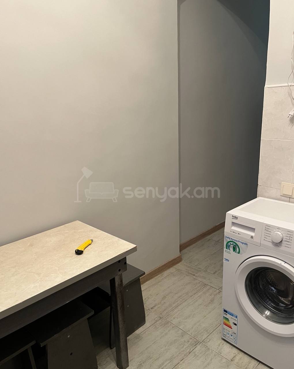 2 Սենյականոց Բնակարան Քարե Շենքում, 75քմ, 4/5 հարկ, Նորմալ Վիճակում, Կահավորված, Արևկող