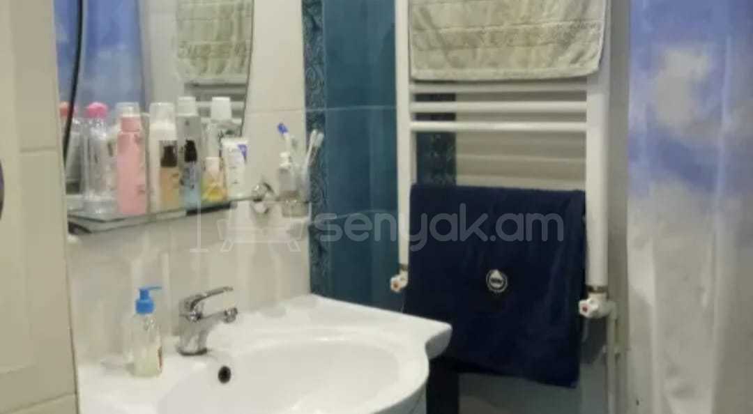2 Սենյականոց Բնակարան Քարե Շենքում, 60քմ, 3/5 հարկ, Նորմալ Վիճակում