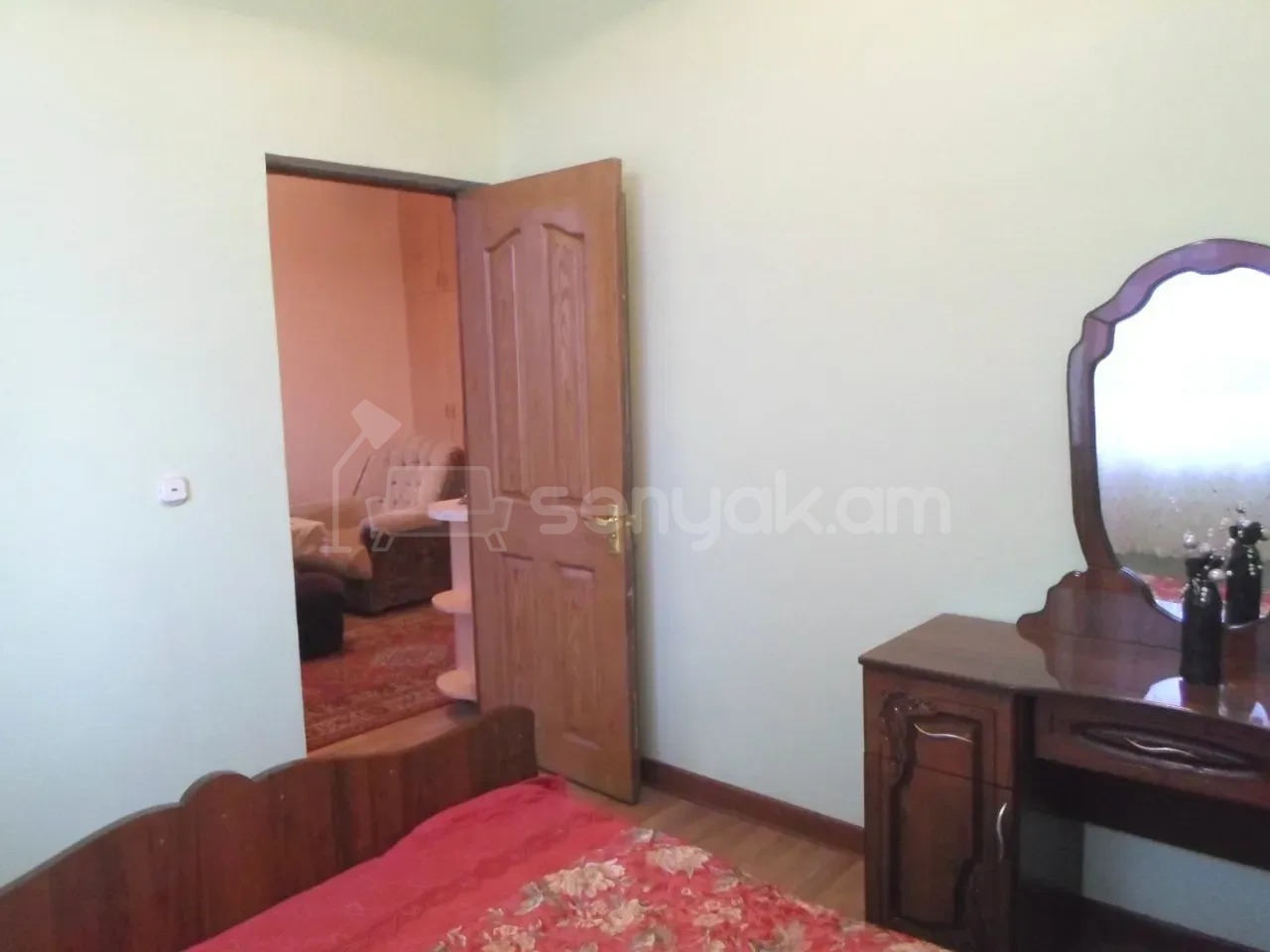 2 Սենյականոց Բնակարան Քարե Շենքում, 40քմ, 5/5 հարկ, Կապիտալ Վերանորոգված, Կահավորված
