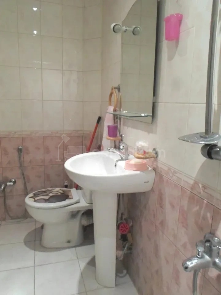 2 Սենյականոց Բնակարան Քարե Շենքում, 40քմ, 5/5 հարկ, Կապիտալ Վերանորոգված, Կահավորված