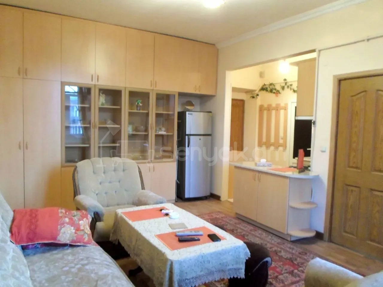 2 Սենյականոց Բնակարան Քարե Շենքում, 40քմ, 5/5 հարկ, Կապիտալ Վերանորոգված, Կահավորված
