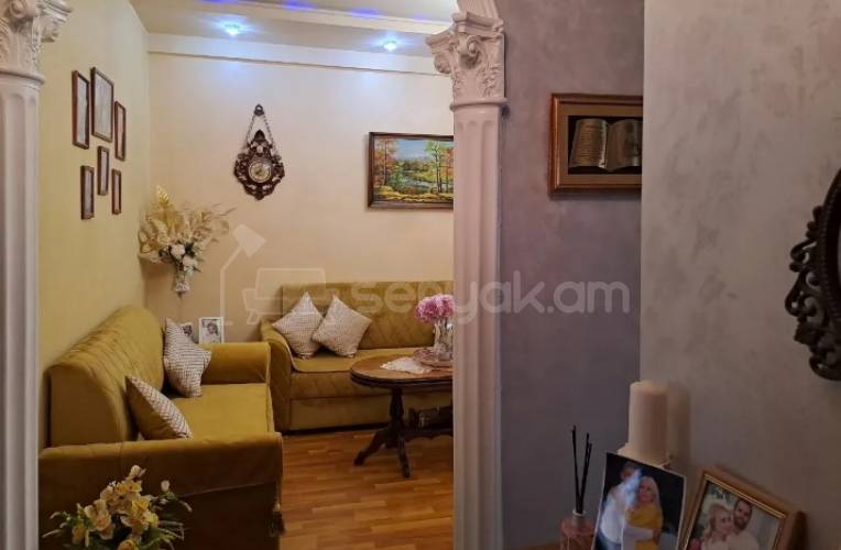 3 Սենյականոց Բնակարան Քարե Շենքում, 65քմ, 4/4 հարկ, Կապիտալ Վերանորոգված