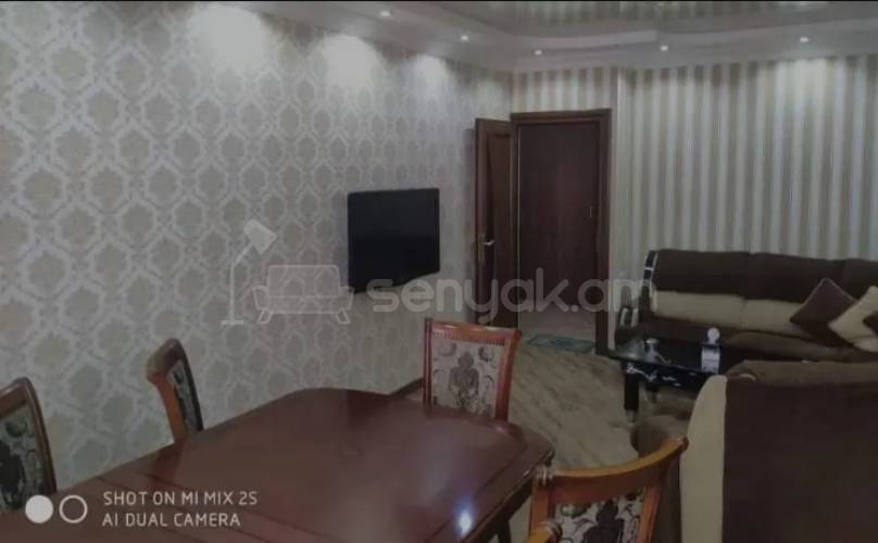 4 Սենյականոց Բնակարան Քարե Շենքում, 90քմ, 1/5 հարկ, Կապիտալ Վերանորոգված