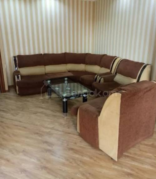 4 Սենյականոց Բնակարան Քարե Շենքում, 90քմ, 1/5 հարկ, Կապիտալ Վերանորոգված