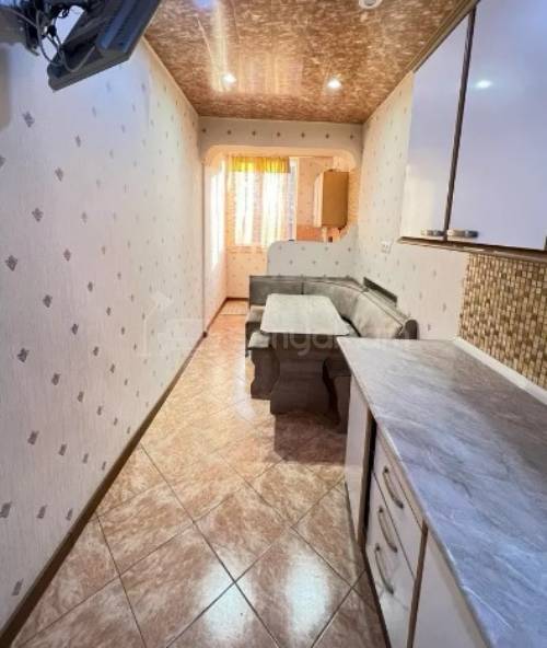 4 Սենյականոց Բնակարան Քարե Շենքում, 90քմ, 1/5 հարկ, Կապիտալ Վերանորոգված