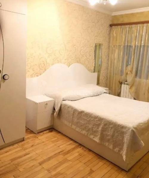 4 Սենյականոց Բնակարան Քարե Շենքում, 90քմ, 1/5 հարկ, Կապիտալ Վերանորոգված