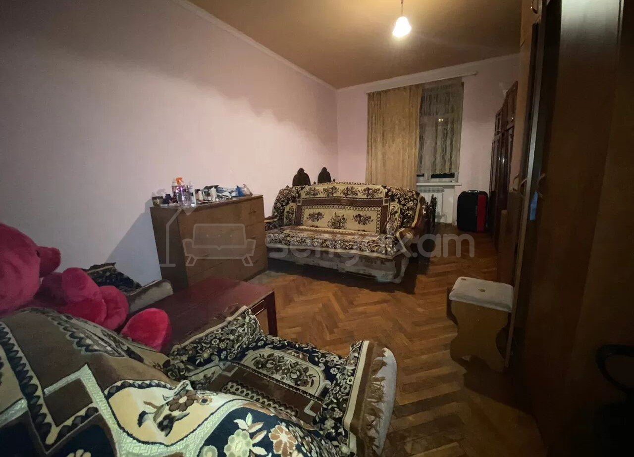 2 Սենյականոց Բնակարան Քարե Շենքում, 56քմ, 2/5 հարկ, Նորմալ Վիճակում