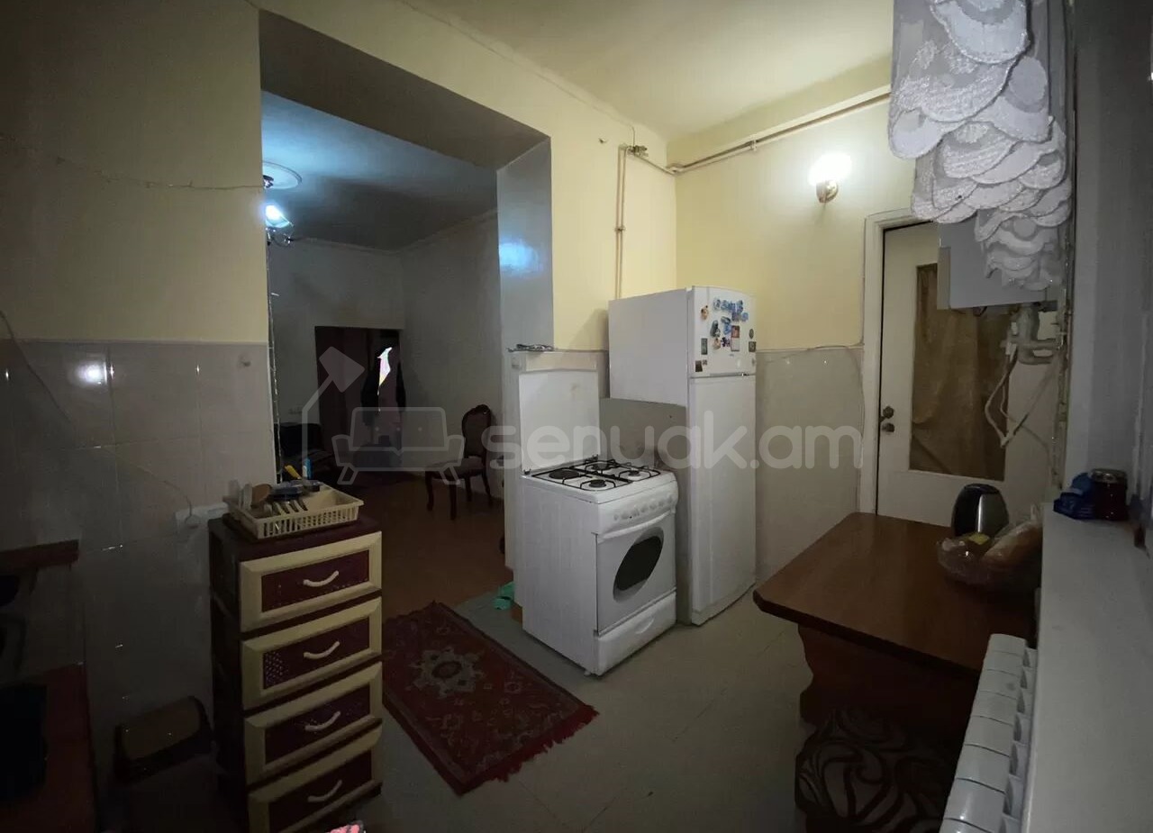 2 Սենյականոց Բնակարան Քարե Շենքում, 56քմ, 2/5 հարկ, Նորմալ Վիճակում