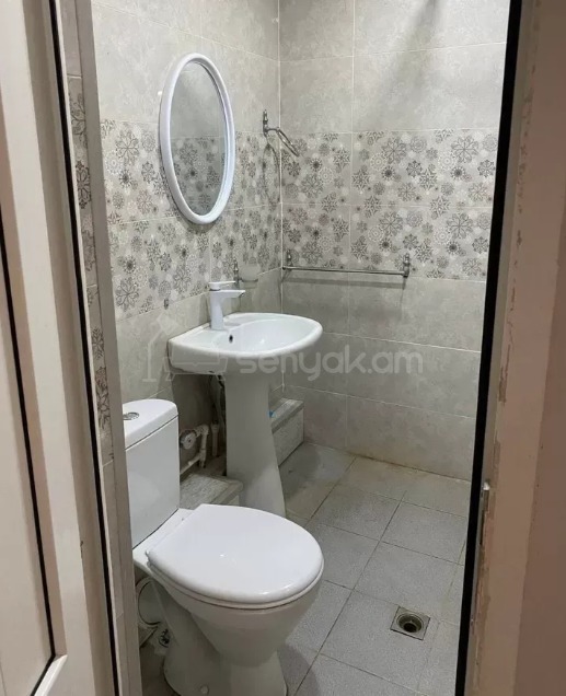 6 Սենյականոց Բնակարան Քարե Շենքում, 31քմ, 3/5 հարկ, Կապիտալ Վերանորոգված
