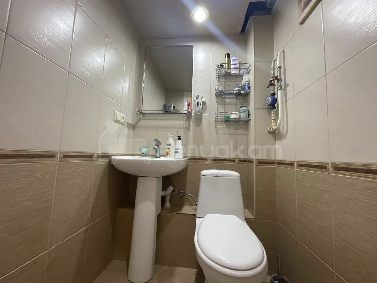 5 Սենյականոց Բնակարան Քարե Շենքում, 100քմ, 3/5 հարկ, Կապիտալ Վերանորոգված