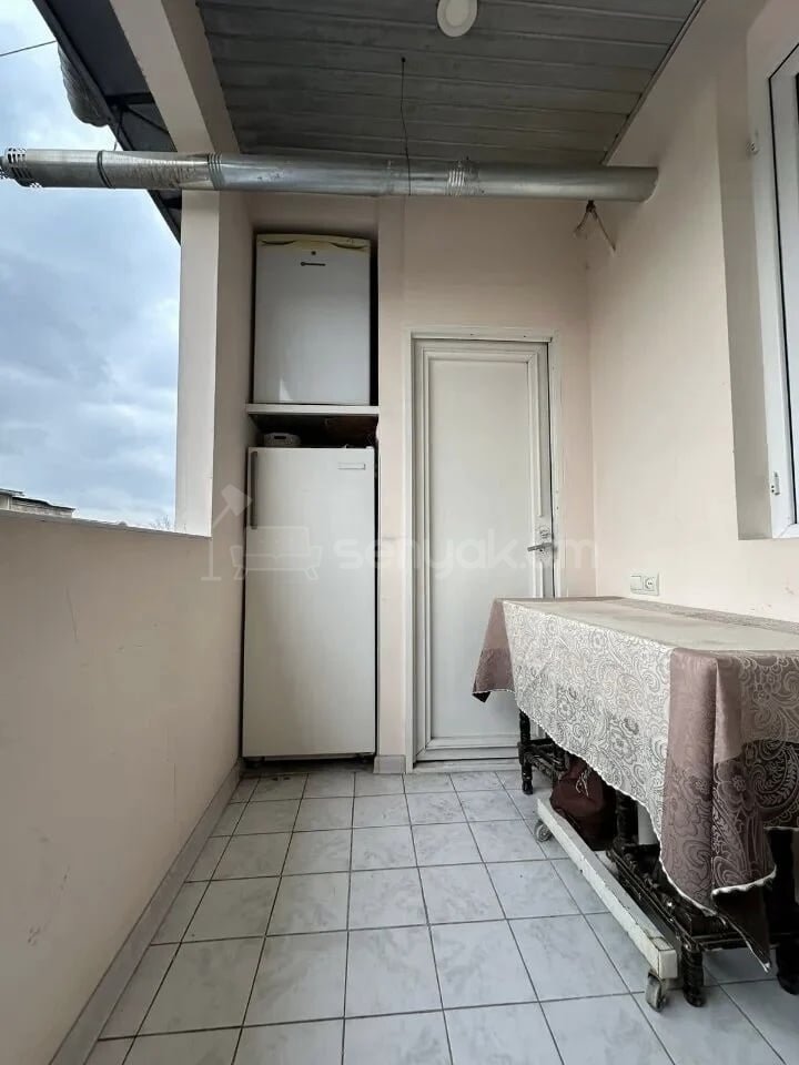 5 Սենյականոց Բնակարան Քարե Շենքում, 100քմ, 3/5 հարկ, Կապիտալ Վերանորոգված
