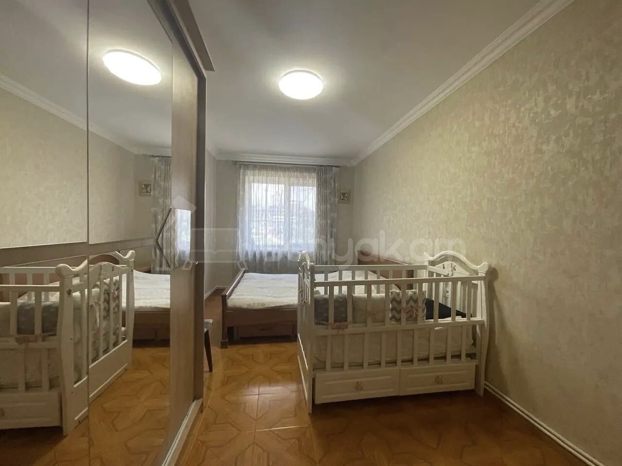 5 Սենյականոց Բնակարան Քարե Շենքում, 100քմ, 3/5 հարկ, Կապիտալ Վերանորոգված