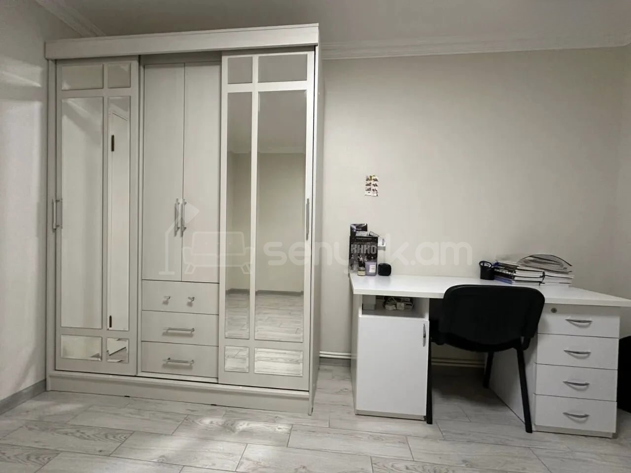 5 Սենյականոց Բնակարան Քարե Շենքում, 100քմ, 3/5 հարկ, Կապիտալ Վերանորոգված
