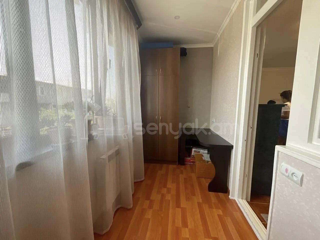 5 Սենյականոց Բնակարան Քարե Շենքում, 100քմ, 3/5 հարկ, Կապիտալ Վերանորոգված
