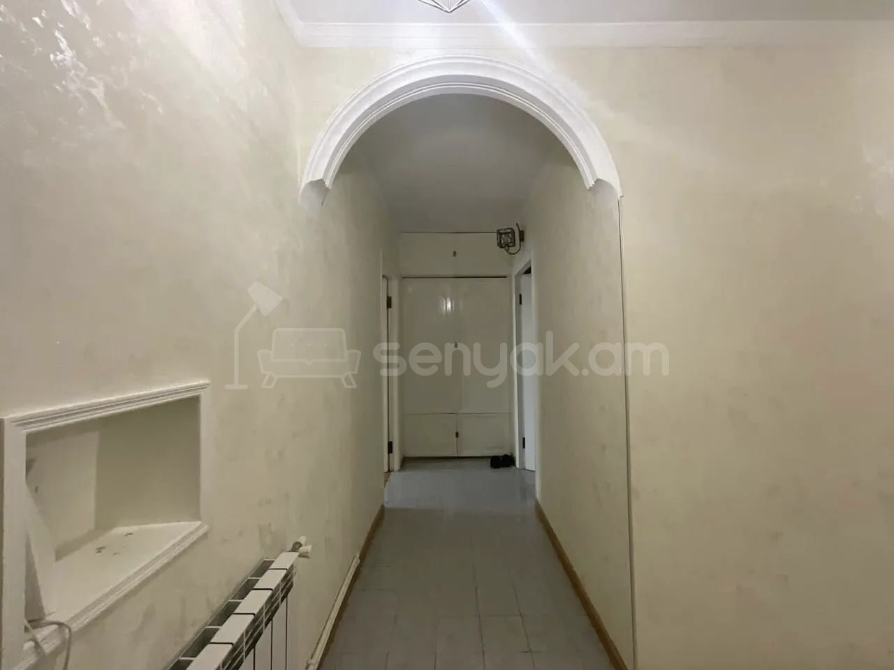 5 Սենյականոց Բնակարան Քարե Շենքում, 100քմ, 3/5 հարկ, Կապիտալ Վերանորոգված
