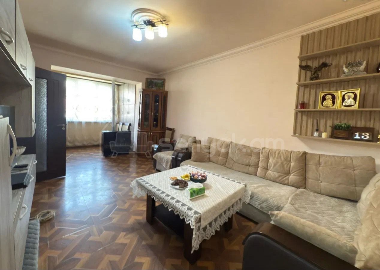 2 Սենյականոց Բնակարան Քարե Շենքում, 56քմ, 5/5 հարկ, Նորմալ Վիճակում