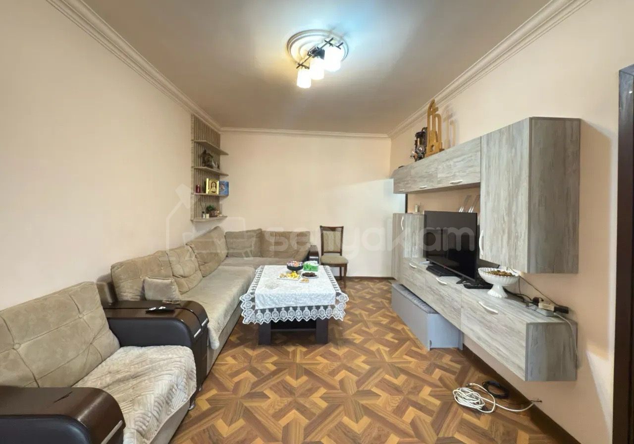 2 Սենյականոց Բնակարան Քարե Շենքում, 56քմ, 5/5 հարկ, Նորմալ Վիճակում