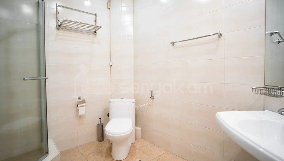 3 Սենյականոց Բնակարան Քարե Շենքում, 80քմ, 2/6 հարկ, Կապիտալ Վերանորոգված, Կահավորված